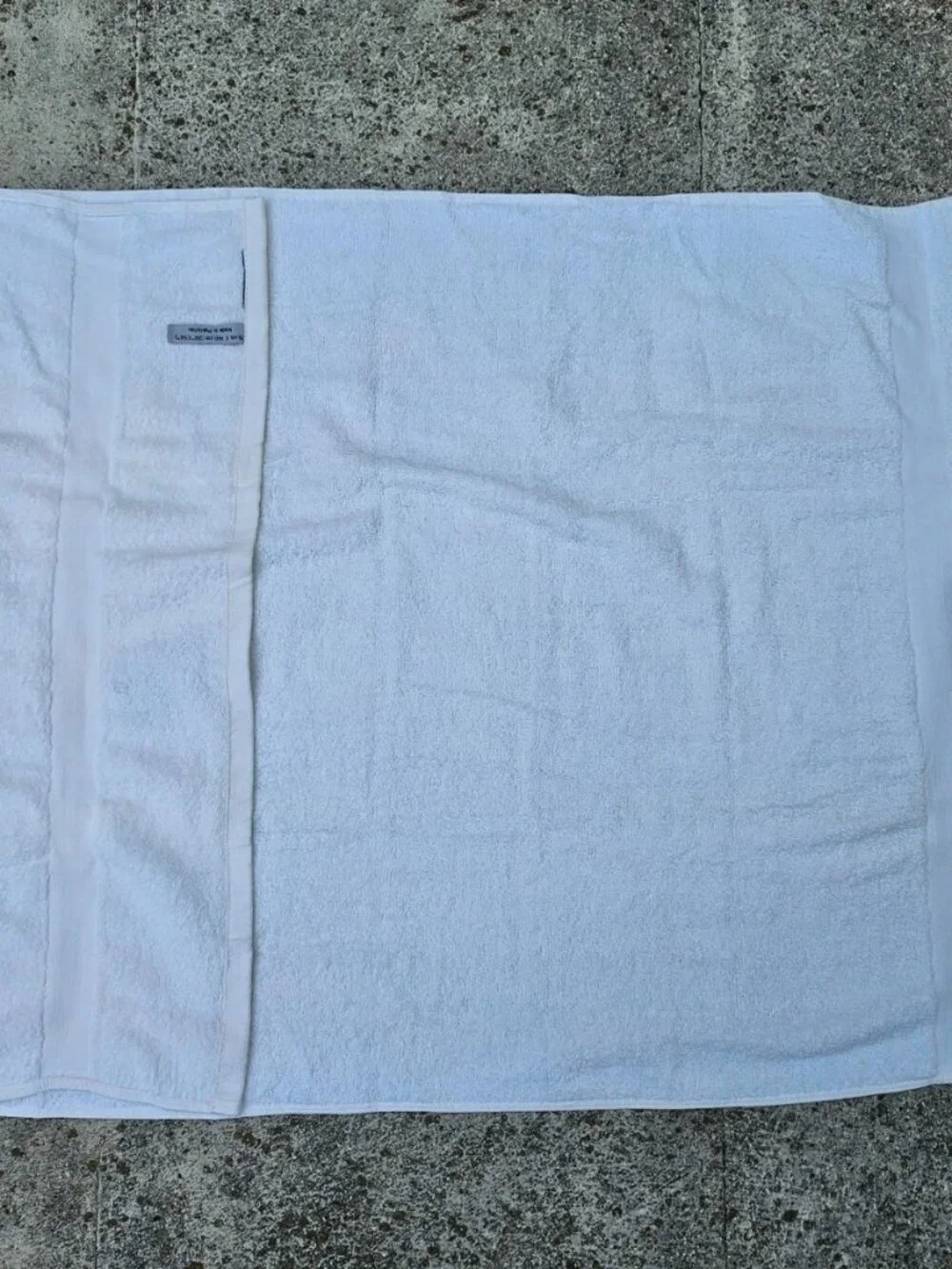 Bath Towel White Cotton Long Towel Luxury Towel 28 x 56 inches NWT